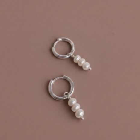 WE6a CALM PEARLS HOOPS