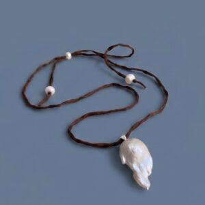 MERMAID PEARL NECKLACE